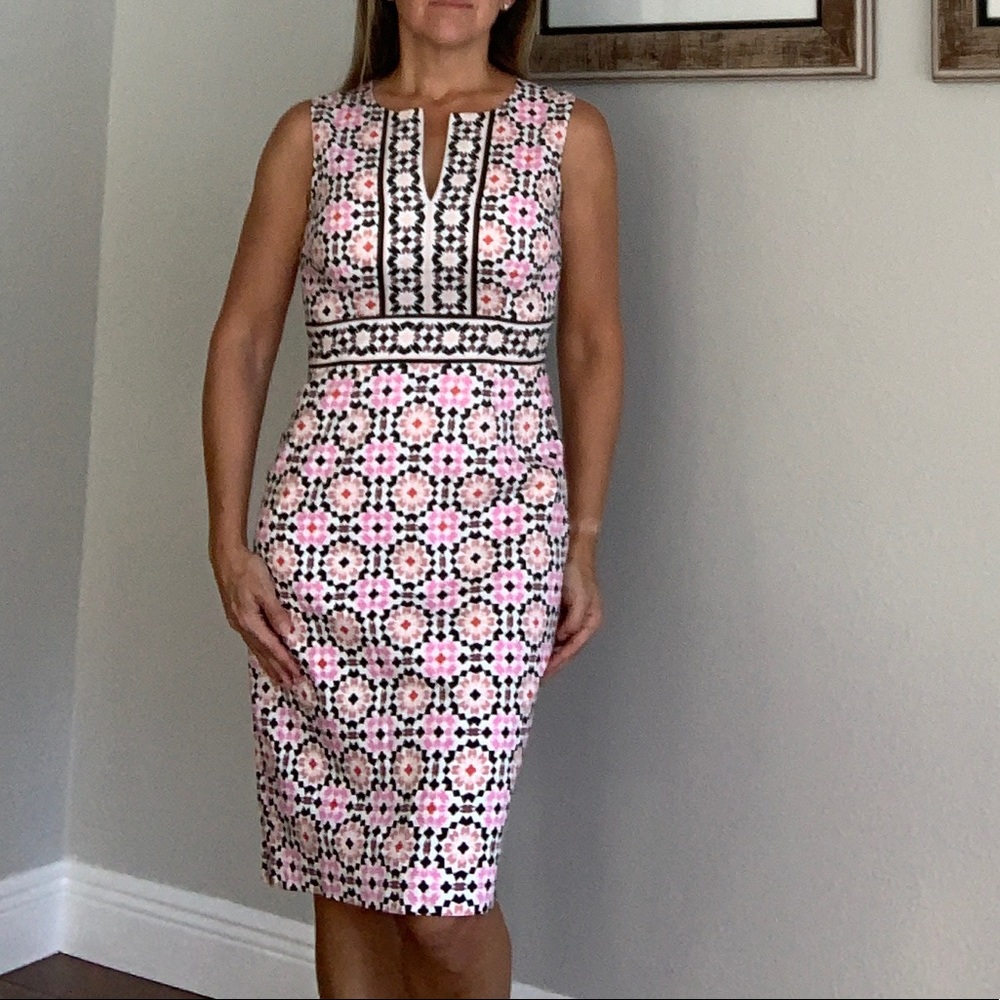 Maggy London • Size 0, but I think it fits more like a size 2. Geometric Pattern